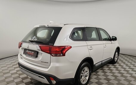 Mitsubishi Outlander III рестайлинг 3, 2019 год, 1 999 000 рублей, 5 фотография