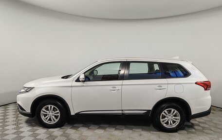 Mitsubishi Outlander III рестайлинг 3, 2019 год, 1 999 000 рублей, 8 фотография