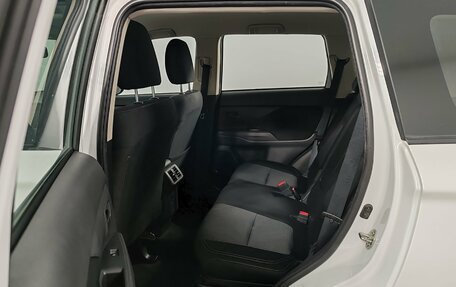 Mitsubishi Outlander III рестайлинг 3, 2019 год, 1 999 000 рублей, 12 фотография