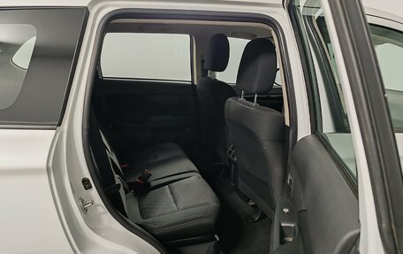 Mitsubishi Outlander III рестайлинг 3, 2019 год, 1 999 000 рублей, 20 фотография
