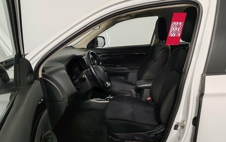 Mitsubishi Outlander III рестайлинг 3, 2019 год, 1 999 000 рублей, 16 фотография