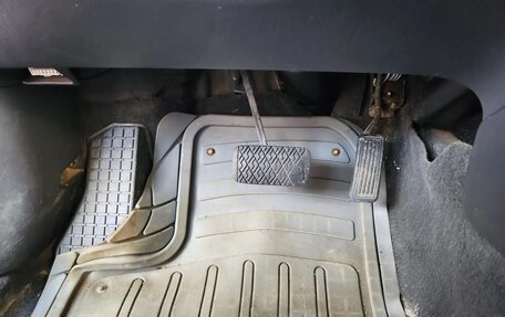 Pontiac Vibe II, 2006 год, 200 000 рублей, 16 фотография