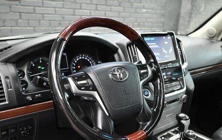 Toyota Land Cruiser 200, 2015 год, 5 500 000 рублей, 21 фотография
