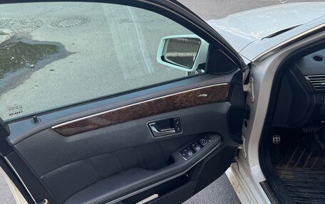 Mercedes-Benz E-Класс, 2011 год, 1 360 000 рублей, 4 фотография