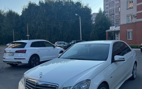 Mercedes-Benz E-Класс, 2011 год, 1 360 000 рублей, 2 фотография
