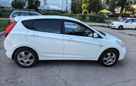 Hyundai Solaris II рестайлинг, 2013 год, 800 000 рублей, 2 фотография