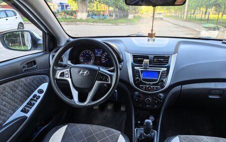 Hyundai Solaris II рестайлинг, 2013 год, 800 000 рублей, 7 фотография
