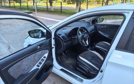 Hyundai Solaris II рестайлинг, 2013 год, 800 000 рублей, 4 фотография