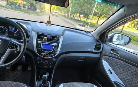 Hyundai Solaris II рестайлинг, 2013 год, 800 000 рублей, 6 фотография