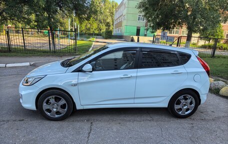 Hyundai Solaris II рестайлинг, 2013 год, 800 000 рублей, 10 фотография