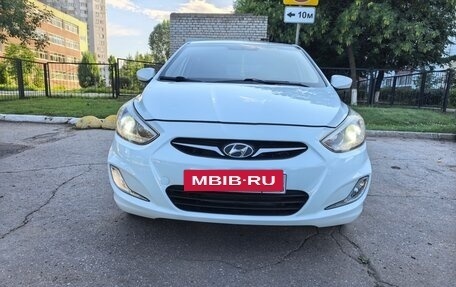 Hyundai Solaris II рестайлинг, 2013 год, 800 000 рублей, 12 фотография