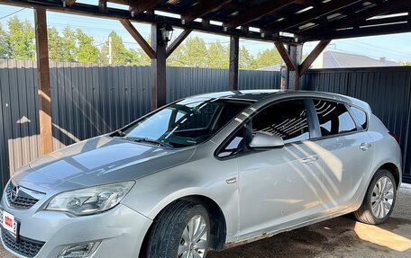 Opel Astra J, 2011 год, 580 000 рублей, 2 фотография