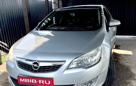 Opel Astra J, 2011 год, 580 000 рублей, 3 фотография