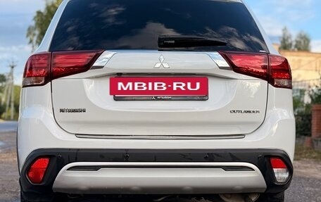 Mitsubishi Outlander III рестайлинг 3, 2018 год, 2 450 000 рублей, 6 фотография