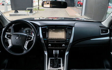 Mitsubishi Montero Sport, 2021 год, 4 400 000 рублей, 10 фотография