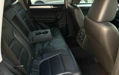 Volkswagen Touareg III, 2011 год, 1 749 000 рублей, 10 фотография