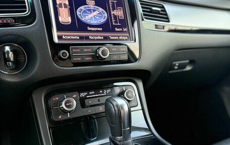 Volkswagen Touareg III, 2011 год, 1 749 000 рублей, 24 фотография