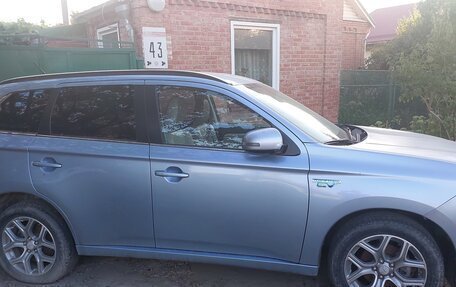 Mitsubishi Outlander III рестайлинг 3, 2014 год, 1 000 000 рублей, 4 фотография