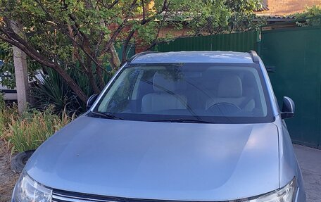 Mitsubishi Outlander III рестайлинг 3, 2014 год, 1 000 000 рублей, 3 фотография