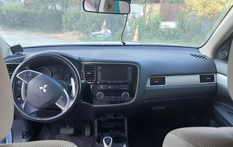 Mitsubishi Outlander III рестайлинг 3, 2014 год, 1 000 000 рублей, 5 фотография