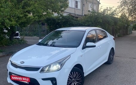 KIA Rio IV, 2018 год, 990 000 рублей, 2 фотография