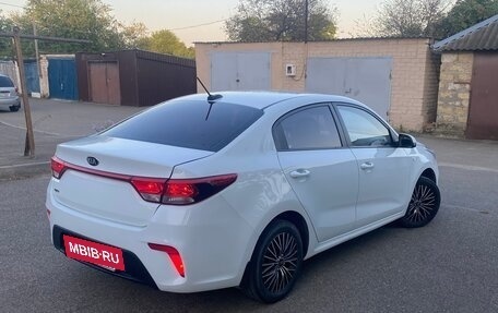 KIA Rio IV, 2018 год, 990 000 рублей, 6 фотография