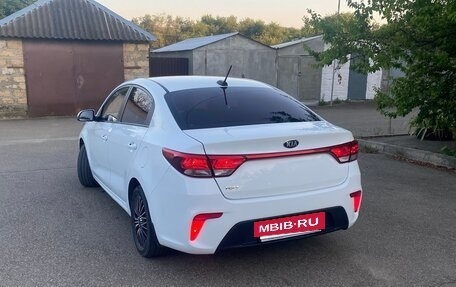 KIA Rio IV, 2018 год, 990 000 рублей, 4 фотография