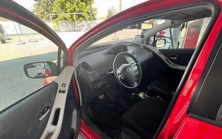 Toyota Yaris III рестайлинг, 2006 год, 650 000 рублей, 10 фотография