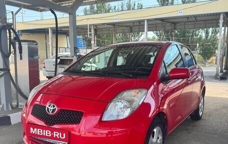 Toyota Yaris III рестайлинг, 2006 год, 650 000 рублей, 2 фотография