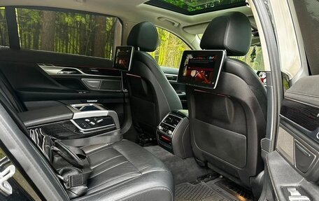 BMW 7 серия, 2017 год, 3 950 000 рублей, 14 фотография