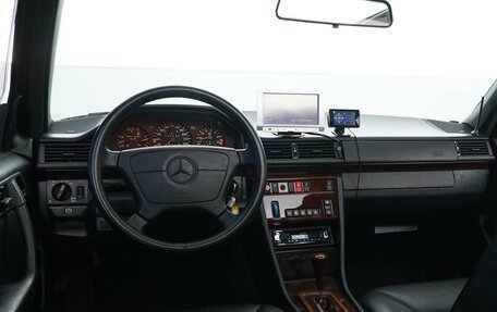 Mercedes-Benz E-Класс, 1993 год, 5 350 000 рублей, 11 фотография
