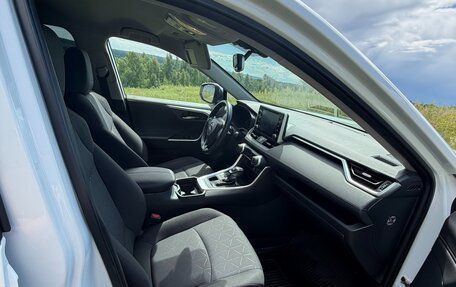 Toyota RAV4, 2021 год, 3 100 000 рублей, 4 фотография