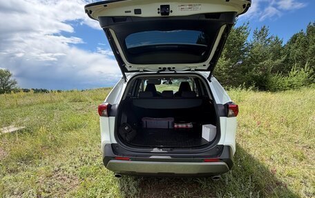 Toyota RAV4, 2021 год, 3 100 000 рублей, 5 фотография