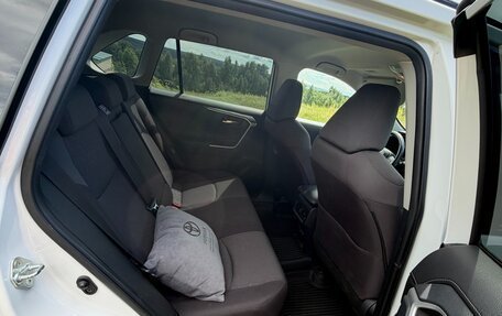 Toyota RAV4, 2021 год, 3 100 000 рублей, 10 фотография