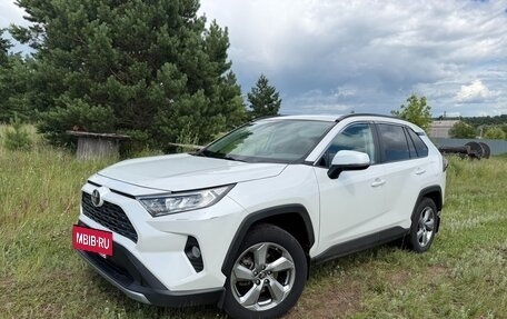 Toyota RAV4, 2021 год, 3 100 000 рублей, 3 фотография