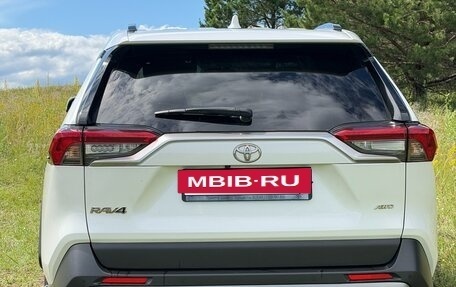 Toyota RAV4, 2021 год, 3 100 000 рублей, 8 фотография