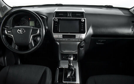 Toyota Land Cruiser Prado 150 рестайлинг 2, 2019 год, 4 346 800 рублей, 15 фотография