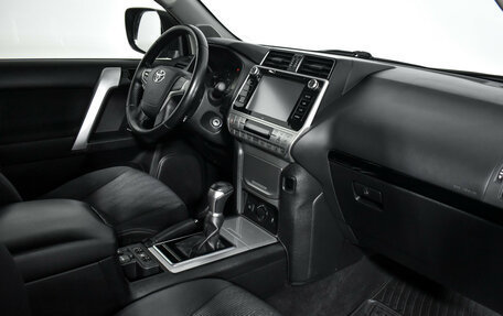 Toyota Land Cruiser Prado 150 рестайлинг 2, 2019 год, 4 346 800 рублей, 20 фотография