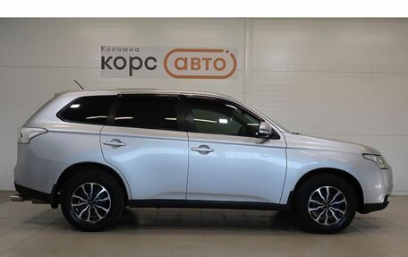 Mitsubishi Outlander III рестайлинг 3, 2013 год, 1 200 000 рублей, 4 фотография