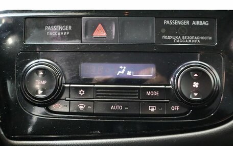 Mitsubishi Outlander III рестайлинг 3, 2013 год, 1 200 000 рублей, 11 фотография