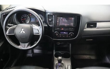 Mitsubishi Outlander III рестайлинг 3, 2013 год, 1 200 000 рублей, 9 фотография