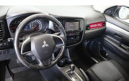 Mitsubishi Outlander III рестайлинг 3, 2013 год, 1 200 000 рублей, 6 фотография