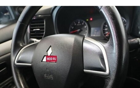 Mitsubishi Outlander III рестайлинг 3, 2013 год, 1 200 000 рублей, 8 фотография