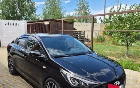 Hyundai Solaris II рестайлинг, 2022 год, 1 950 000 рублей, 3 фотография