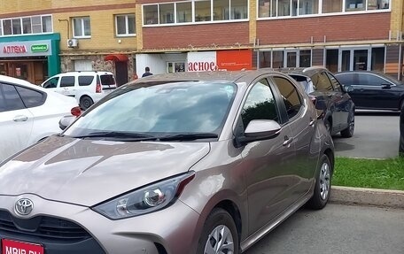 Toyota Yaris, 2021 год, 1 350 000 рублей, 1 фотография