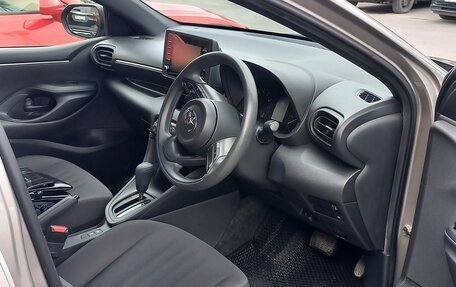 Toyota Yaris, 2021 год, 1 350 000 рублей, 4 фотография