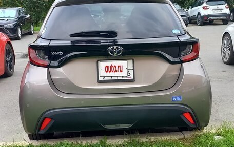 Toyota Yaris, 2021 год, 1 350 000 рублей, 3 фотография