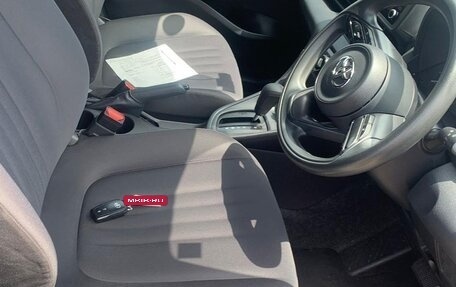 Toyota Yaris, 2021 год, 1 350 000 рублей, 5 фотография