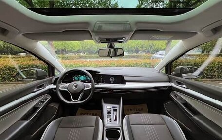 Volkswagen Golf VIII, 2023 год, 1 950 000 рублей, 11 фотография