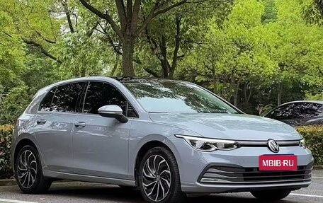 Volkswagen Golf VIII, 2023 год, 1 950 000 рублей, 3 фотография